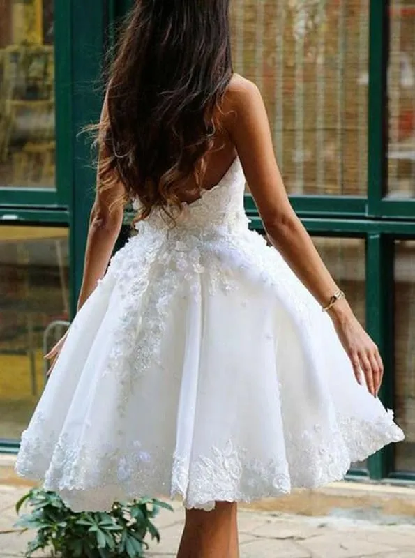 Ball Ivory Knee-length Homecoming Dress with Flowers Appliqued Prom Gown