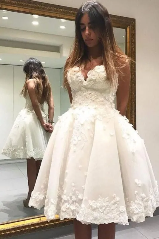 Ball Ivory Knee-length Homecoming Dress with Flowers Appliqued Prom Gown