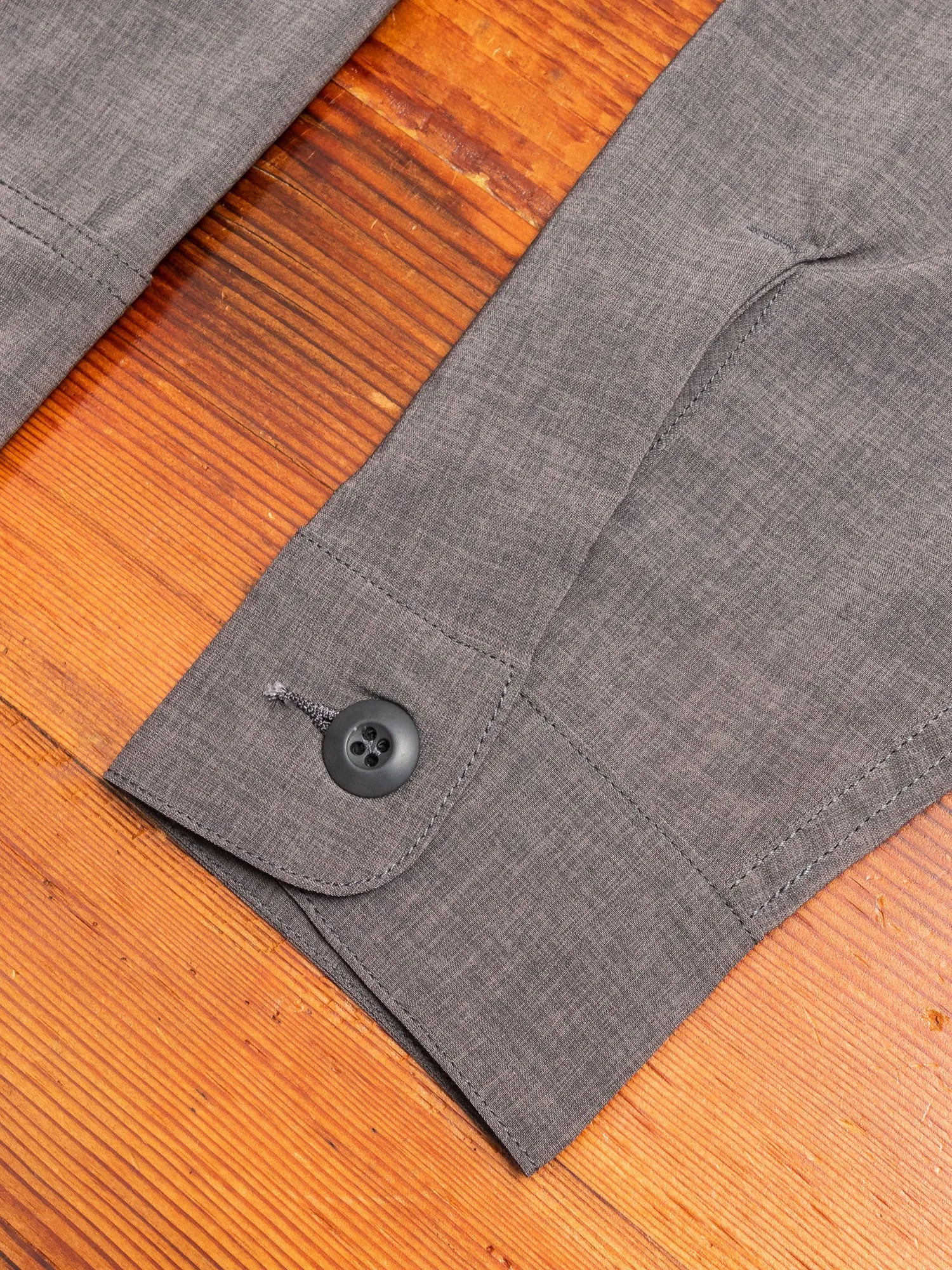 Stretch Gardener Half Shirt in Charcoal